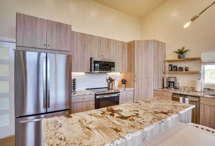 Newly Built, Modern Alton Cabin On 4 Acres!