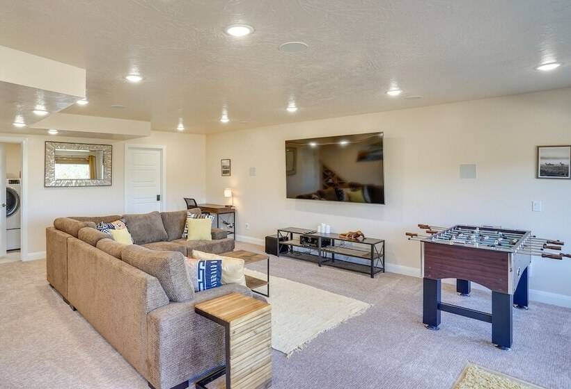 Newly Built, Modern Alton Cabin On 4 Acres!