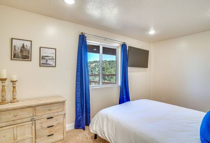 Newly Built, Modern Alton Cabin On 4 Acres!