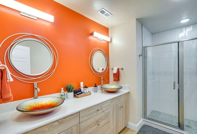 Newly Built, Modern Alton Cabin On 4 Acres!