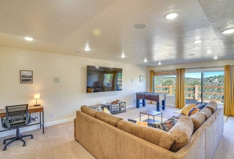 Newly Built, Modern Alton Cabin On 4 Acres!