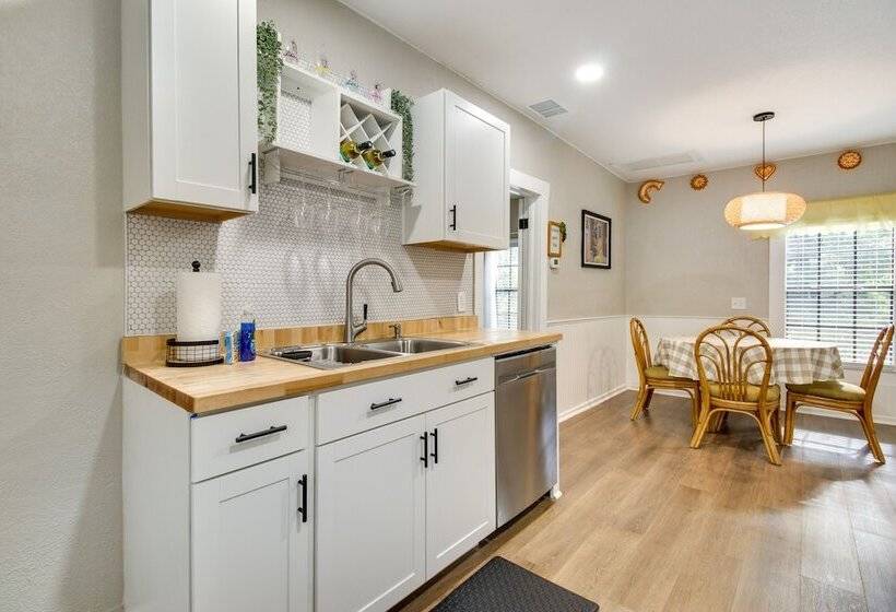 Orlando Golden Girls Retreat: Prime Location!