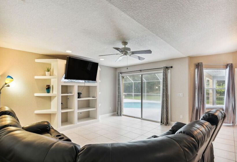 Palm Coast Escape: Screened Lanai, Saltwater Pool!