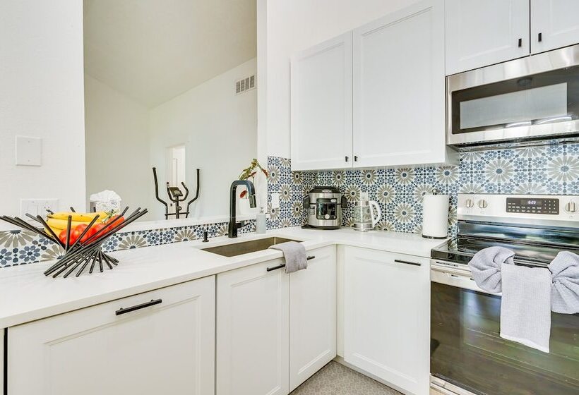 Palm Harbor Paradise W/ Community Pool!