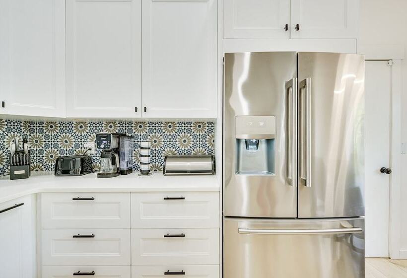 Palm Harbor Paradise W/ Community Pool!