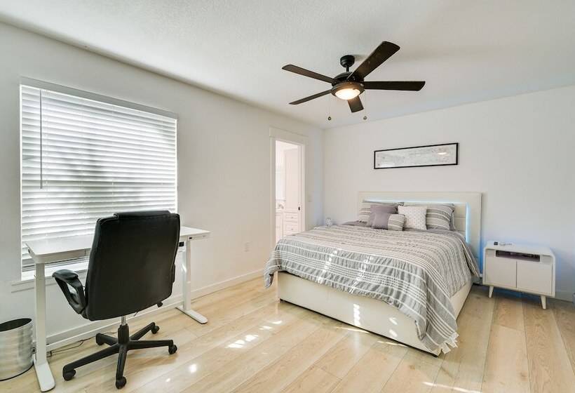 Palm Harbor Paradise W/ Community Pool!