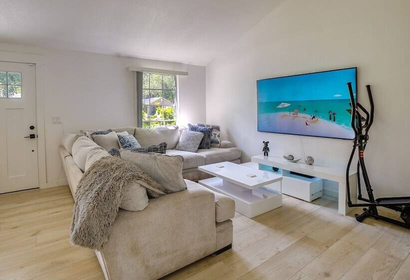 Palm Harbor Paradise W/ Community Pool!