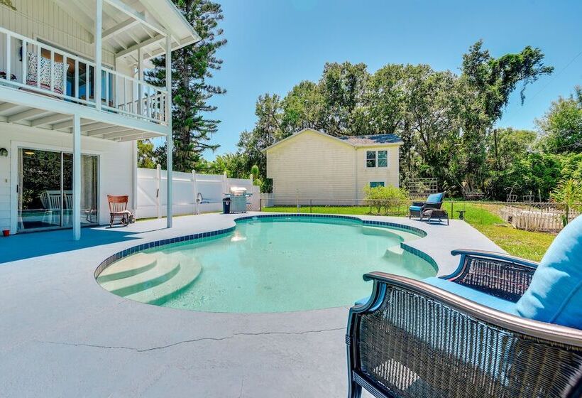 Palmetto Escape W/ Balcony   Walk To Marina!