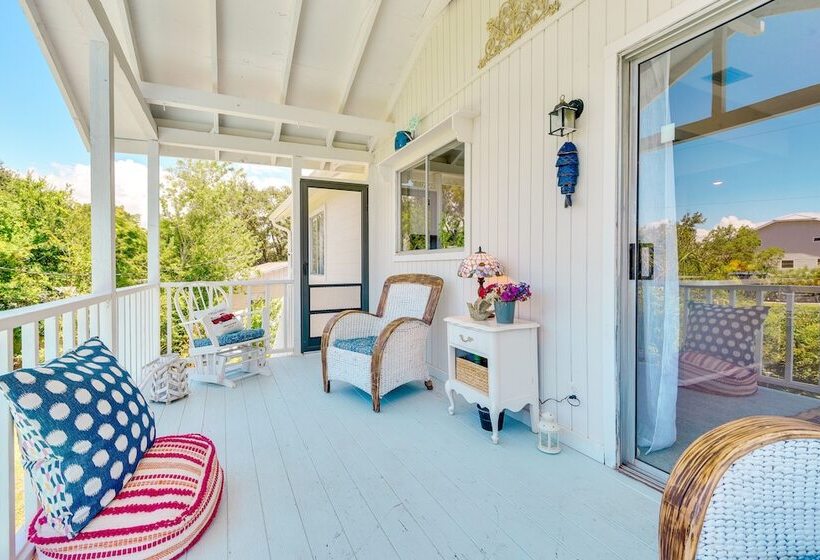 Palmetto Escape W/ Balcony   Walk To Marina!