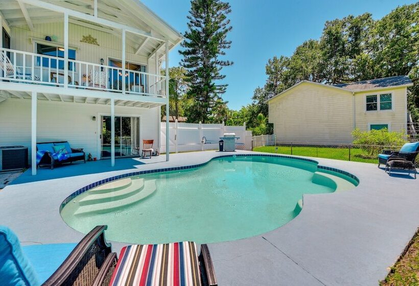 Palmetto Escape W/ Balcony   Walk To Marina!