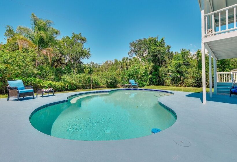 Palmetto Escape W/ Balcony   Walk To Marina!