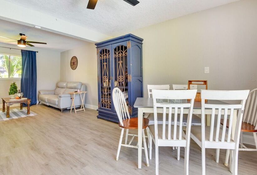 Palmetto Escape W/ Balcony   Walk To Marina!