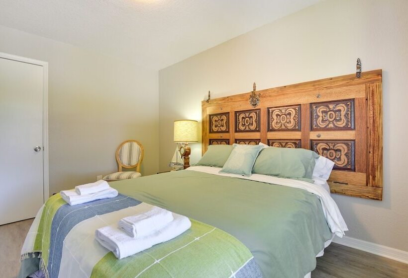 Palmetto Escape W/ Balcony   Walk To Marina!