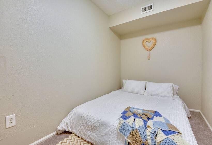 Palmetto Escape W/ Balcony   Walk To Marina!