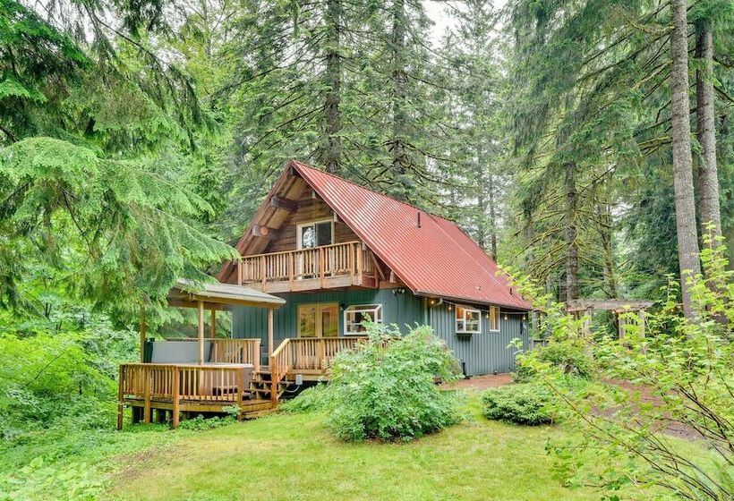 Peaceful Mt. Hood Cabin W/ Hot Tub & Fire Pit!