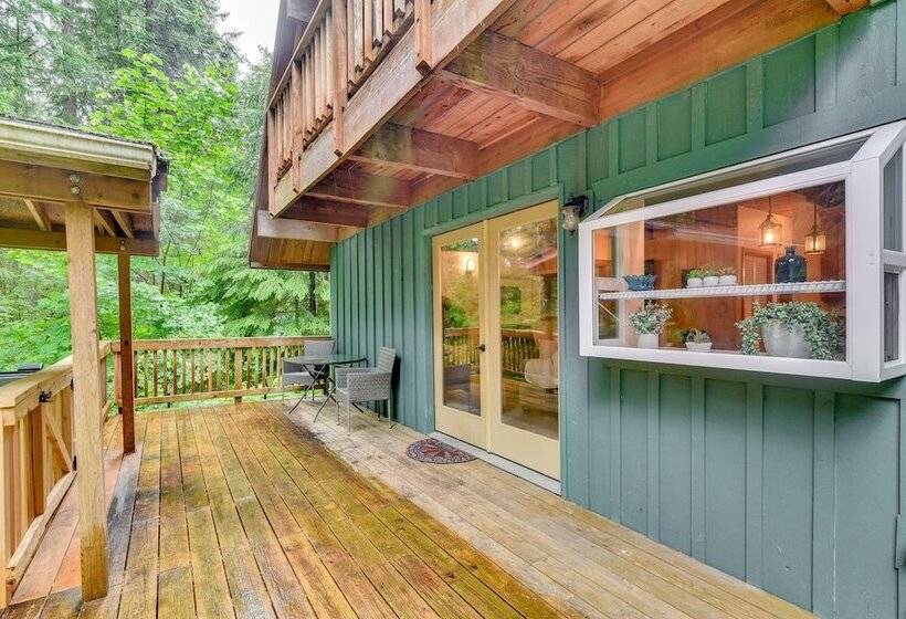 Peaceful Mt. Hood Cabin W/ Hot Tub & Fire Pit!
