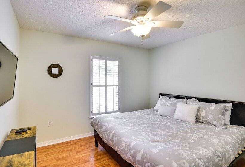 Lanai & Fire Pit: Peaceful Palm Coast Home!