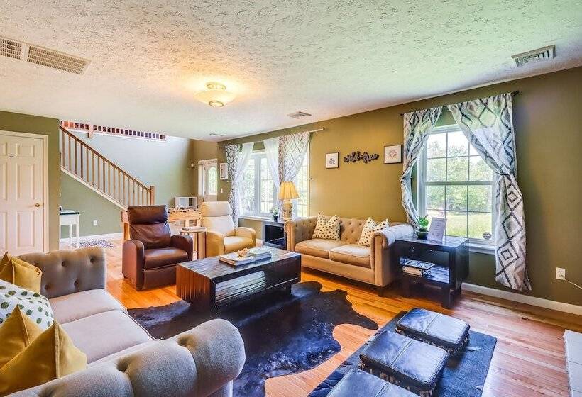 Pennsylvania Escape W/ Hot Tub, Fire Pit & Deck!