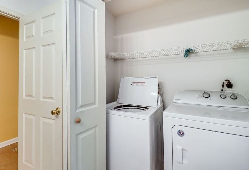 Pennsylvania Escape W/ Hot Tub, Fire Pit & Deck!