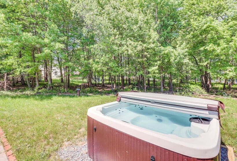 Pennsylvania Escape W/ Hot Tub, Fire Pit & Deck!