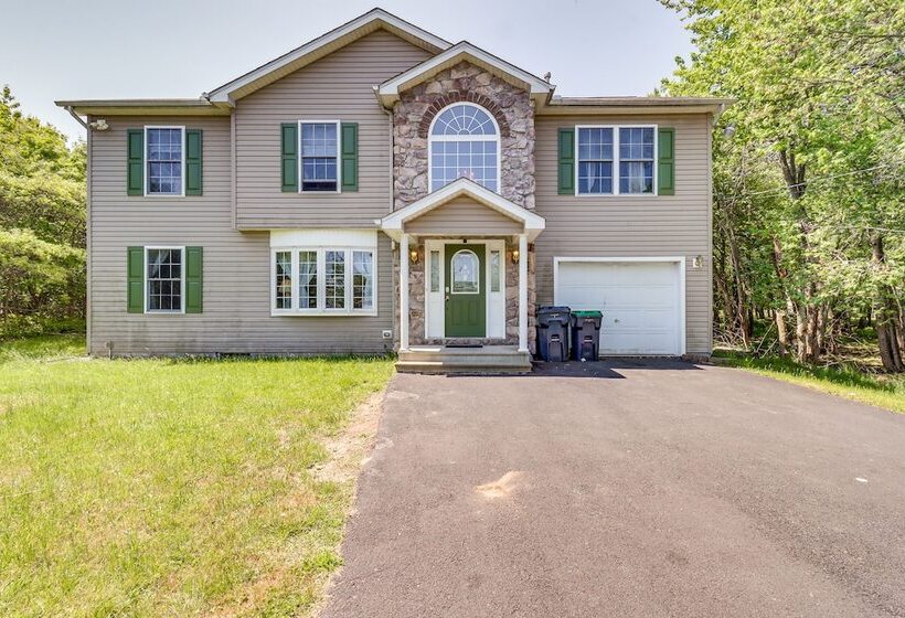 Pennsylvania Escape W/ Hot Tub, Fire Pit & Deck!