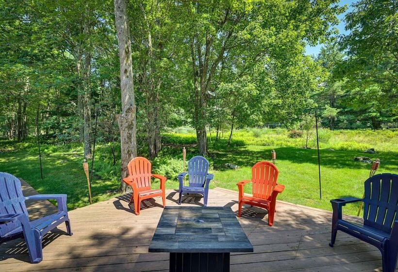 Pennsylvania Retreat W/ Sauna, Pool Table & Deck!