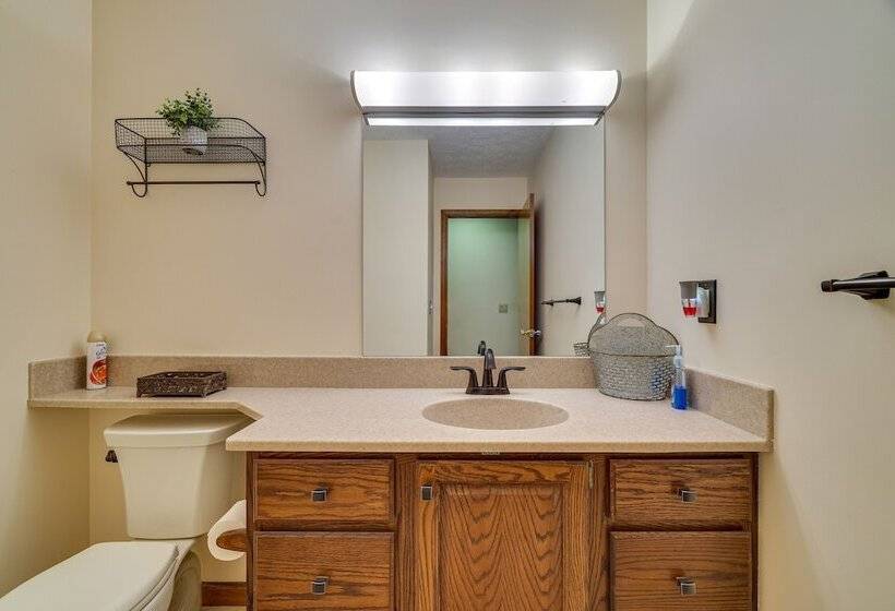 Pennsylvania Retreat W/ Sauna, Pool Table & Deck!