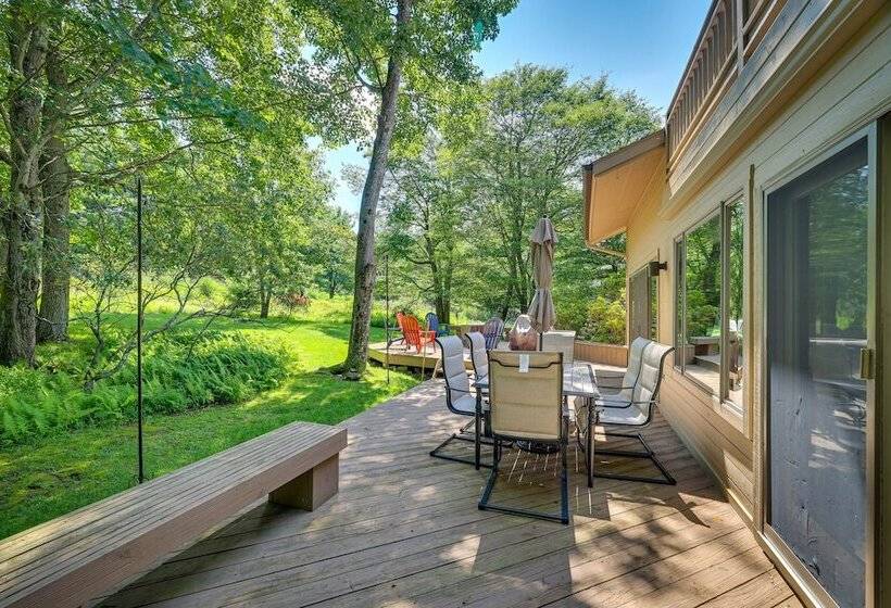 Pennsylvania Retreat W/ Sauna, Pool Table & Deck!