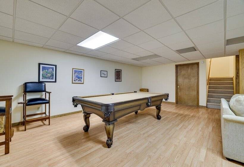 Pennsylvania Retreat W/ Sauna, Pool Table & Deck!