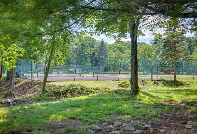 Pennsylvania Retreat W/ Sauna, Pool Table & Deck!