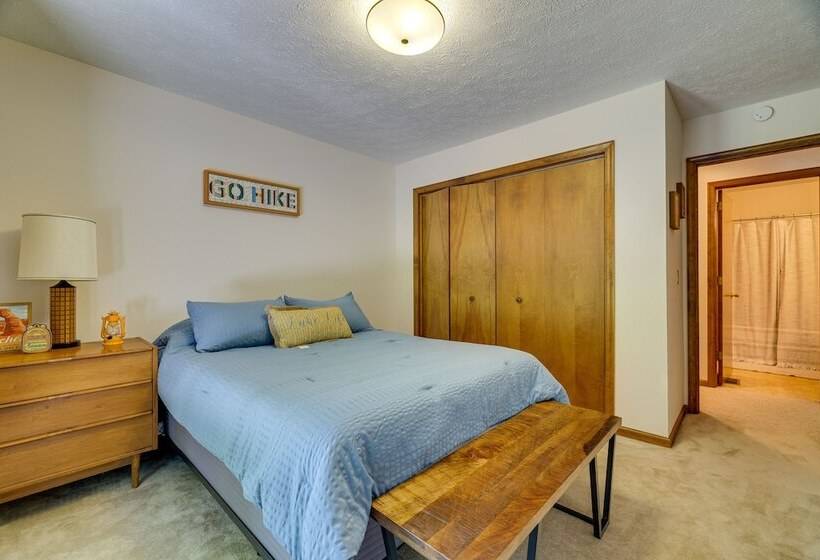 Pennsylvania Retreat W/ Sauna, Pool Table & Deck!