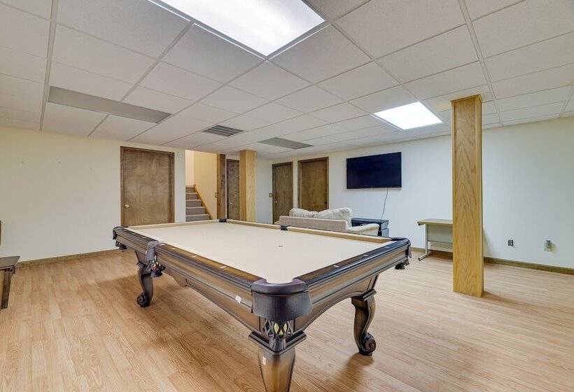 Pennsylvania Retreat W/ Sauna, Pool Table & Deck!