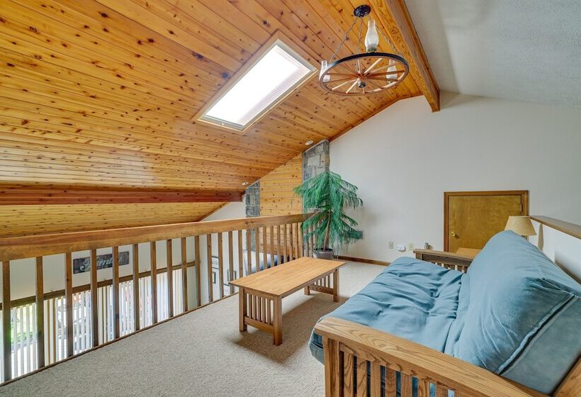 Pennsylvania Retreat W/ Sauna, Pool Table & Deck!