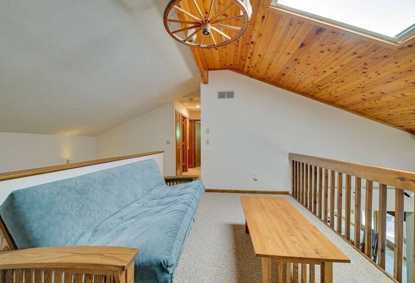 Pennsylvania Retreat W/ Sauna, Pool Table & Deck!