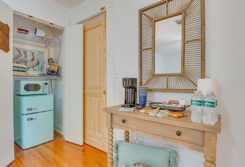 Pensacola Paradise: Furnished Deck & Gas Grill!