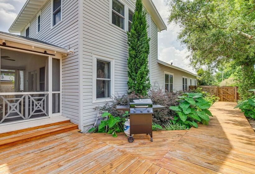 Pensacola Paradise: Furnished Deck & Gas Grill!