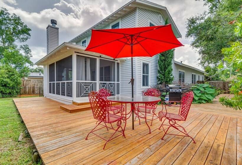 Pensacola Paradise: Furnished Deck & Gas Grill!
