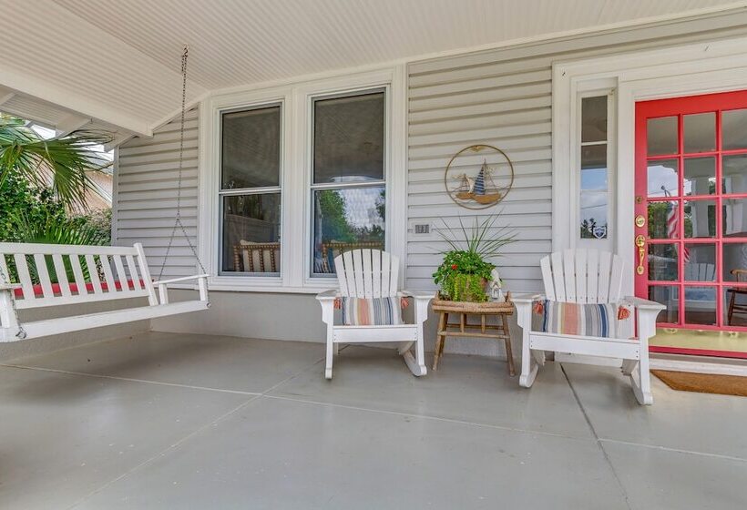 Pensacola Paradise: Furnished Deck & Gas Grill!