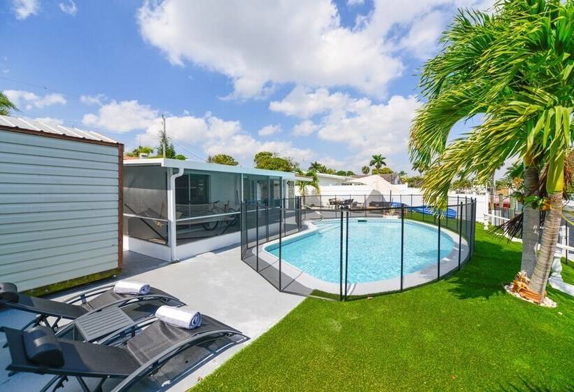 Пансион Luxury Pool House Canal Side