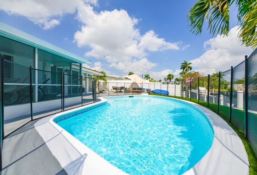 Пансион Luxury Pool House Canal Side