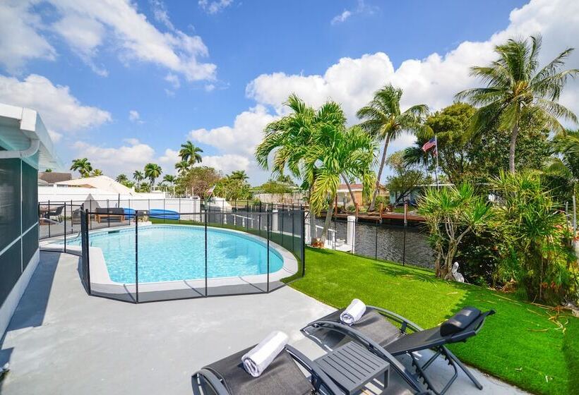 Пансион Luxury Pool House Canal Side