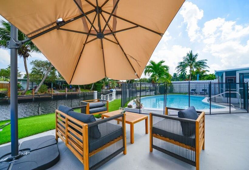 Пансион Luxury Pool House Canal Side