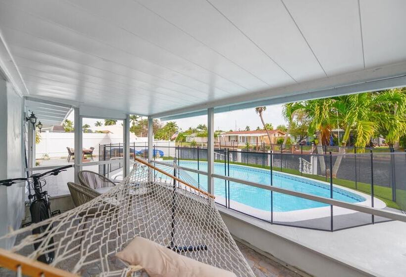 Пансион Luxury Pool House Canal Side