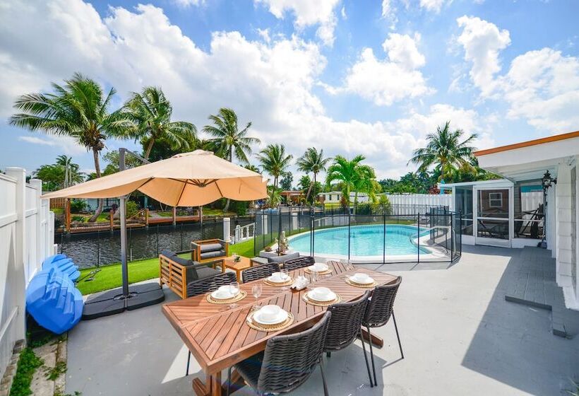 Пансион Luxury Pool House Canal Side