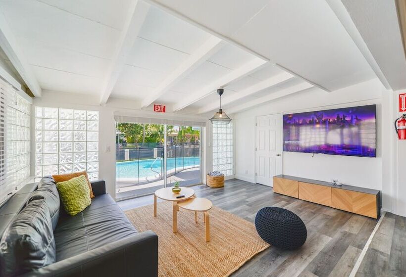 Пансион Luxury Pool House Canal Side