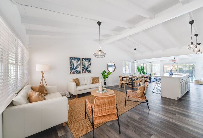 Пансион Luxury Pool House Canal Side