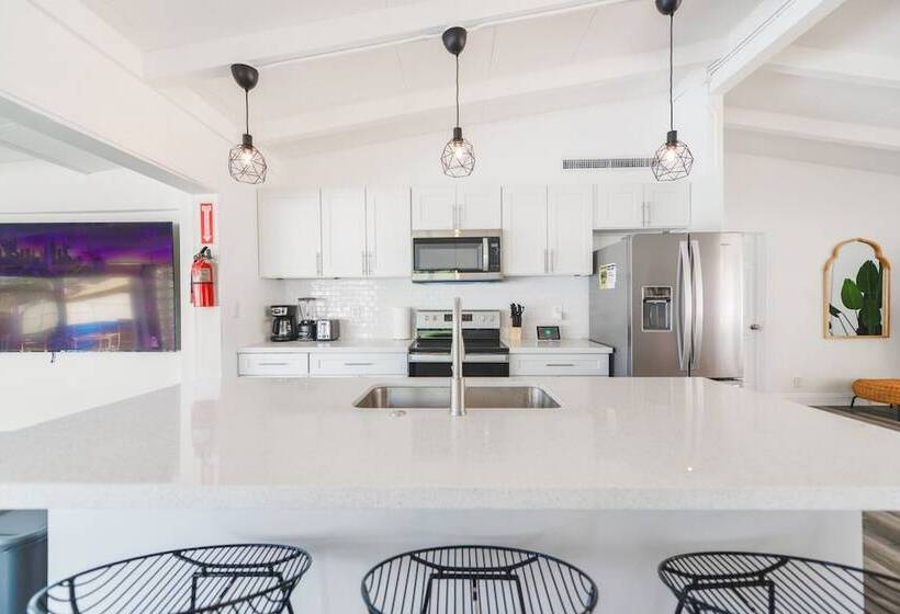 Пансион Luxury Pool House Canal Side