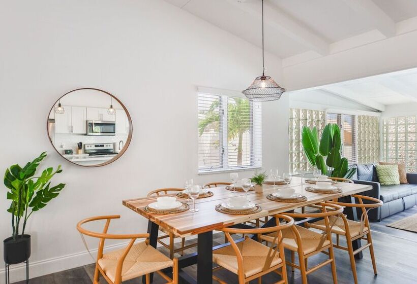 Пансион Luxury Pool House Canal Side