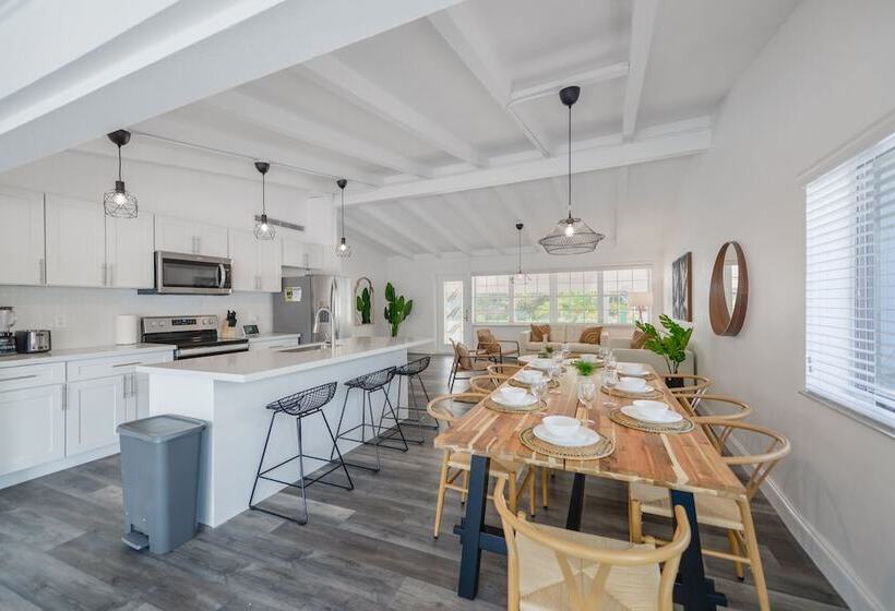 Пансион Luxury Pool House Canal Side