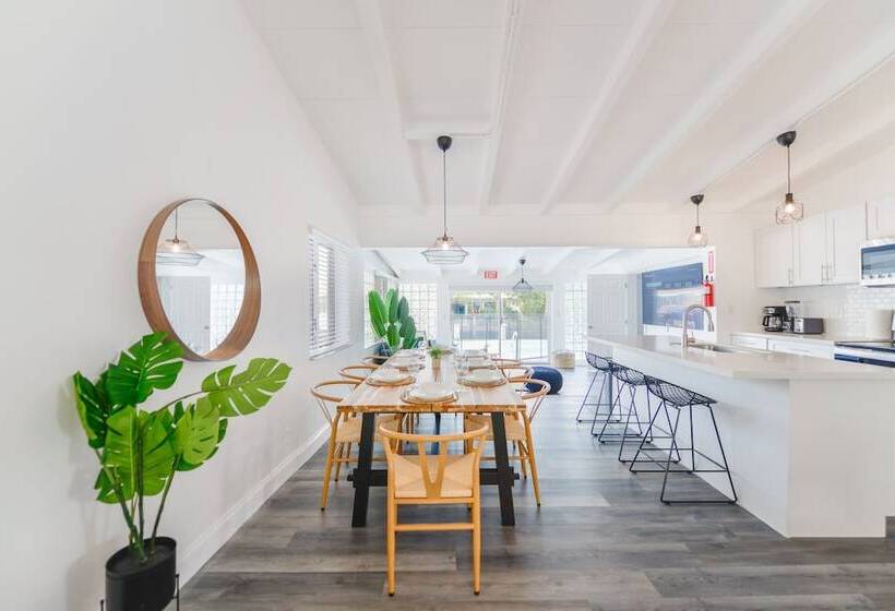 Пансион Luxury Pool House Canal Side